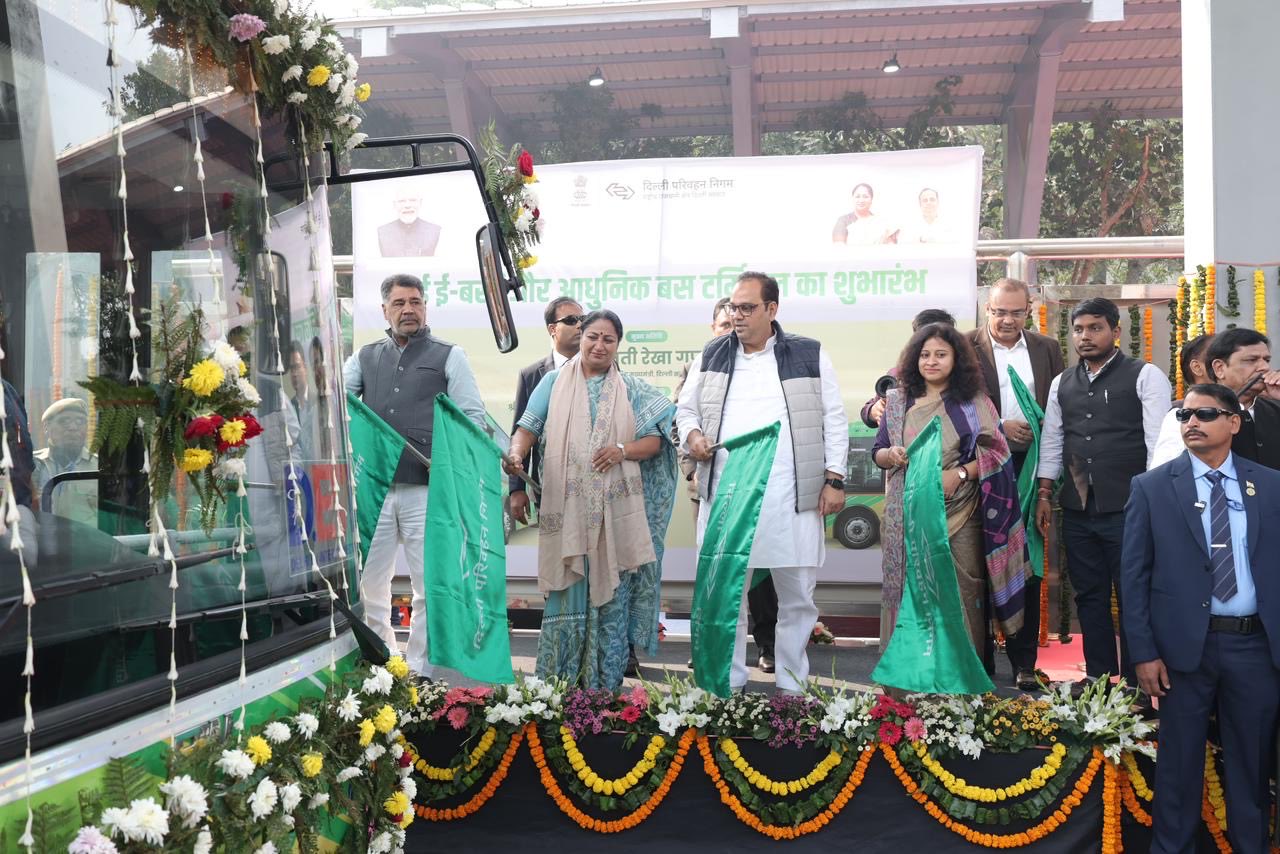 आजादपुर बस टर्मिनल उद्घाटन: दिल्ली में 40 नई ई-बसों की शुरुआत