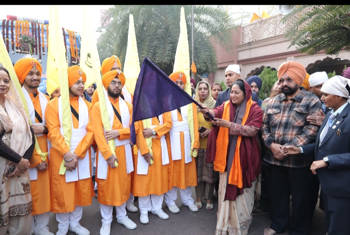 गुरु तेग बहादुर ध्वज यात्रा: रेखा गुप्ता ने हरी झंडी दिखाकर किया रवाना