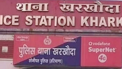 सोनीपत में कैंटर से बरामद अवैध शराब की पेटियां