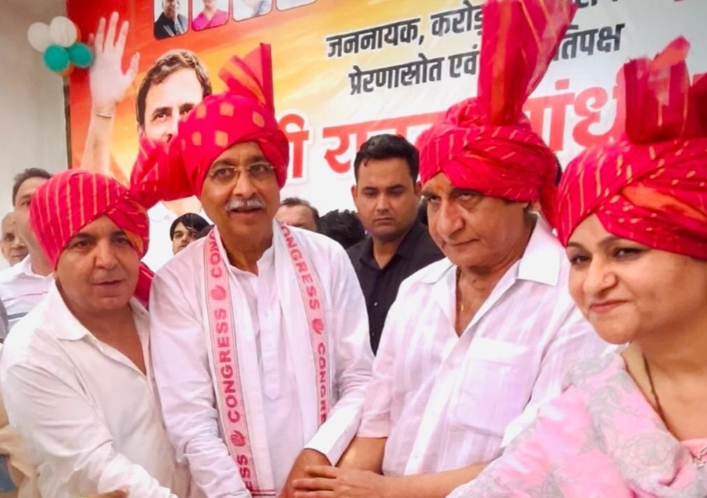 प्रदेश अध्यक्ष राव नरेंद्र, राज बब्बर, जिला शहरी अध्यक्ष पंकज डावर ने कार्यकर्ताओं के साथ मनाया राहुल गांधी का जन्मदिन