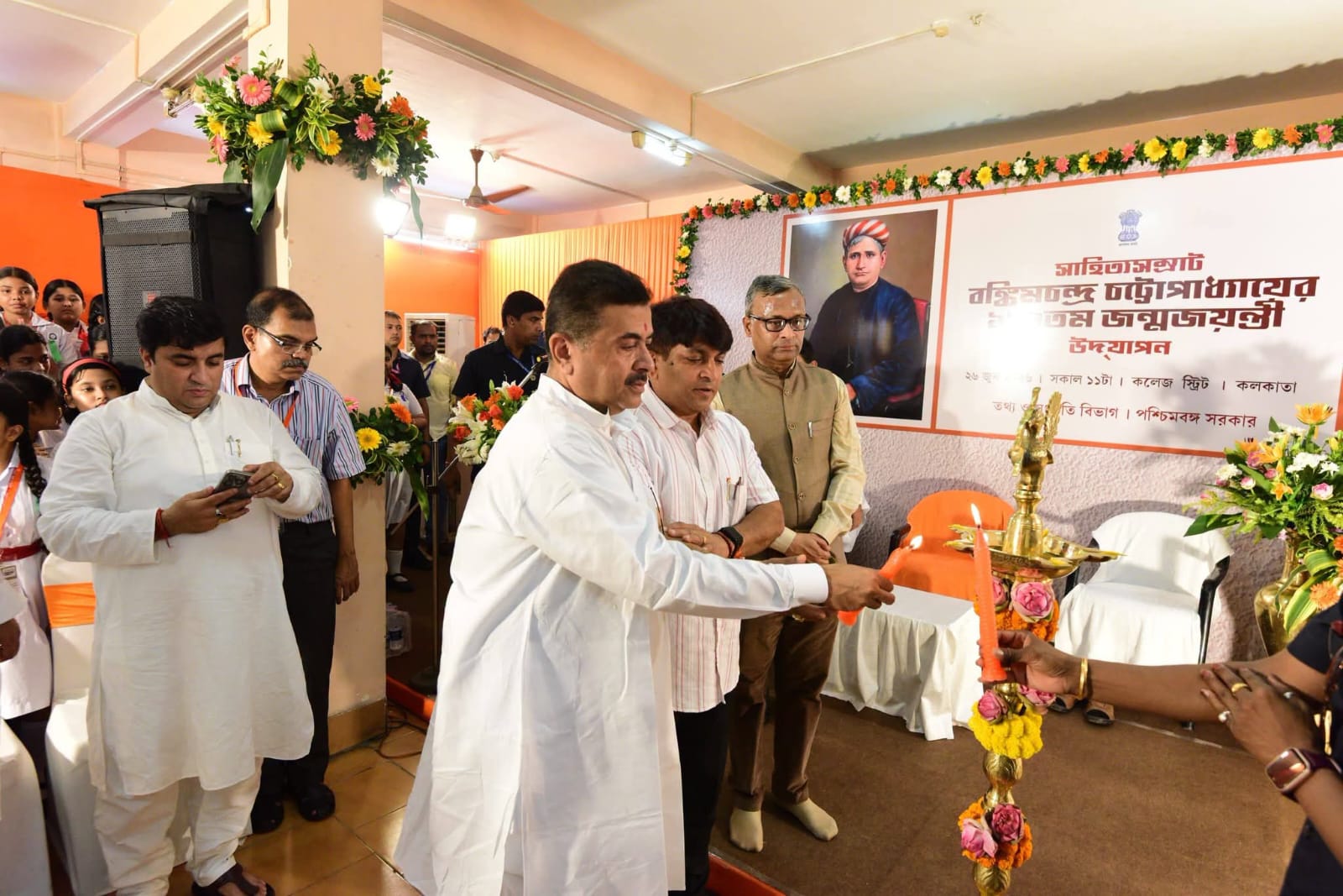 राष्ट्रीय चिकित्सक दिवस: मुख्यमंत्री शुभेंदु अधिकारी ने डॉ. बिधान चंद्र राय को दी श्रद्धांजलि, चिकित्सा कर्मियों के योगदान को सराहा
