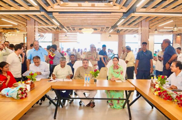 दिल्ली-मुंबई एक्सप्रेसवे पर सख्त हुए नितिन गडकरी, अवैध ढाबों और अतिक्रमण पर कार्रवाई के निर्देश
