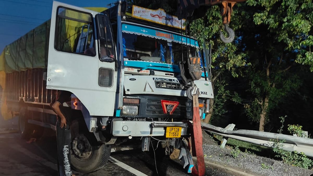 नूंह KMP एक्सप्रेसवे पर भीषण सड़क हादसा: ड्यूटी के दौरान हरियाणा पुलिस कांस्टेबल की मौत, ASI गंभीर घायल